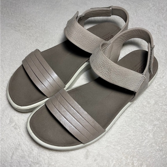 Ecco Women's Light Taupe Leather Strap Sandals Sz 8 - Picture 2 of 5